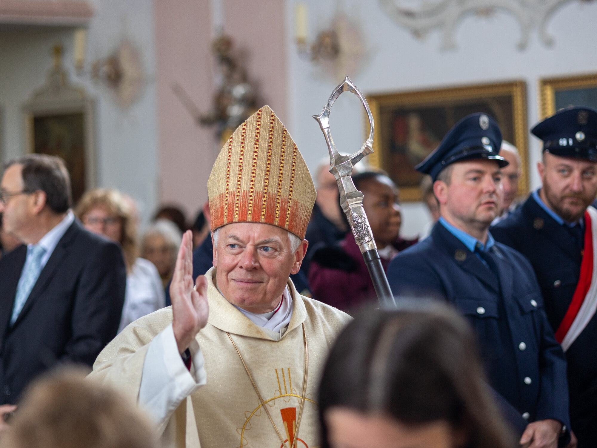 Weihbischof Dr. Dr. Anton Losinger war gerne der Einladung des Landrats zum Gedenkgottesdienst gefolgt.