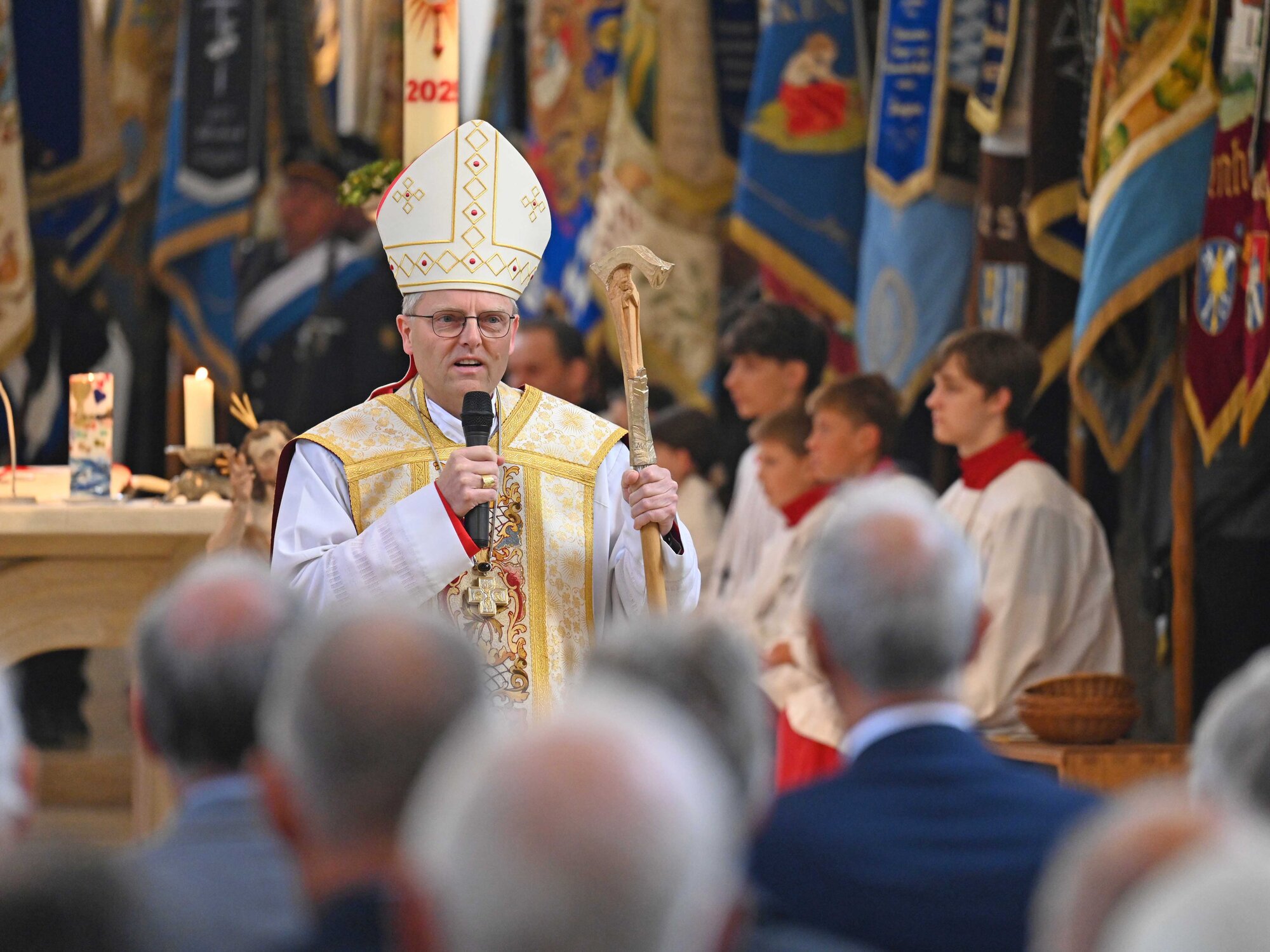 Weihbischof Wörner predigt.