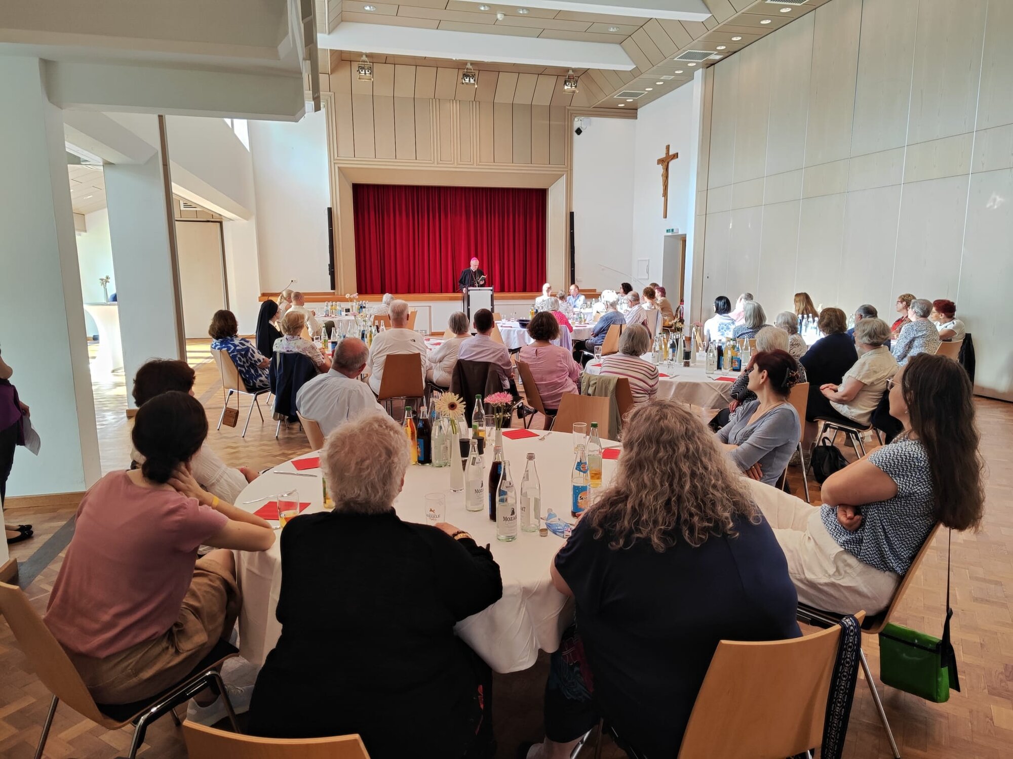 Feierstunde mit Weihbischof Florian Wörner im Augsburger Kolpinghaus (Foto: Pfr. Reinfried Rimmel / Abteilung Evangelisierung)