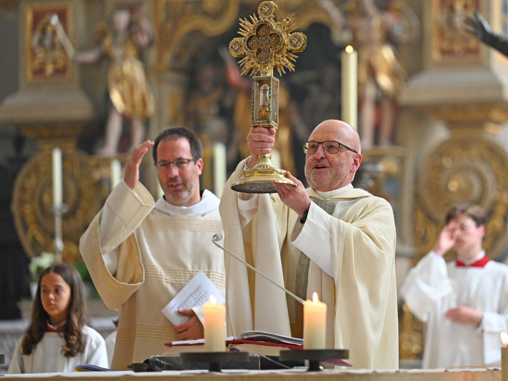 Den Schlusssegen spendete P. Stefan mit dem Ulrichskreuz.