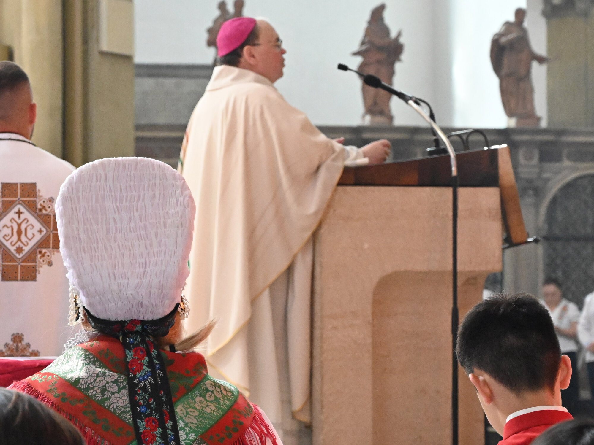Trachten bestimmten das Bild in Sankt Ulrich und Afra