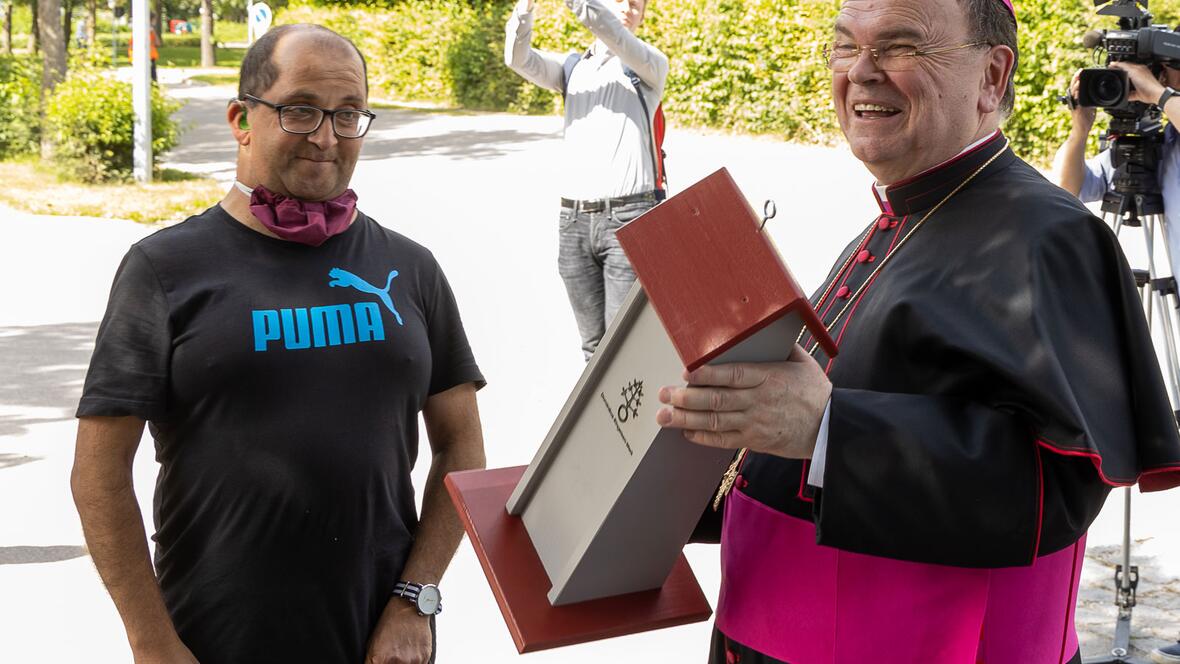 bischof-bertram-besucht-ursberg3801962