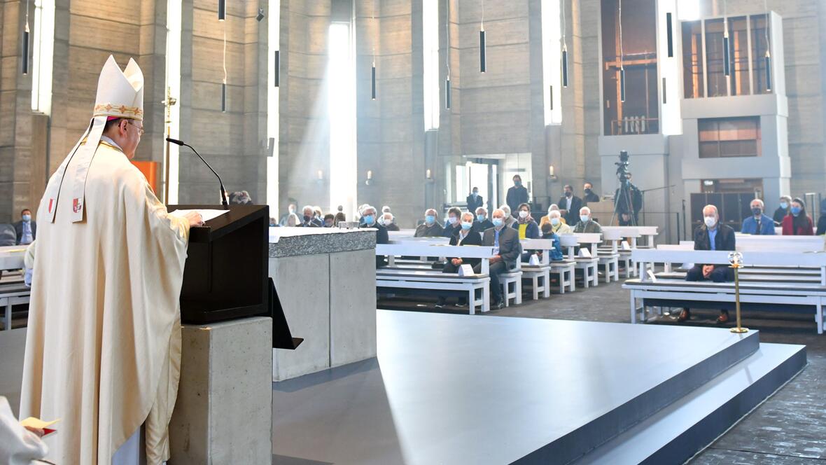 Bischof Bertram predigt in Leitershofen (Foto: Julian Schmidt / pba)