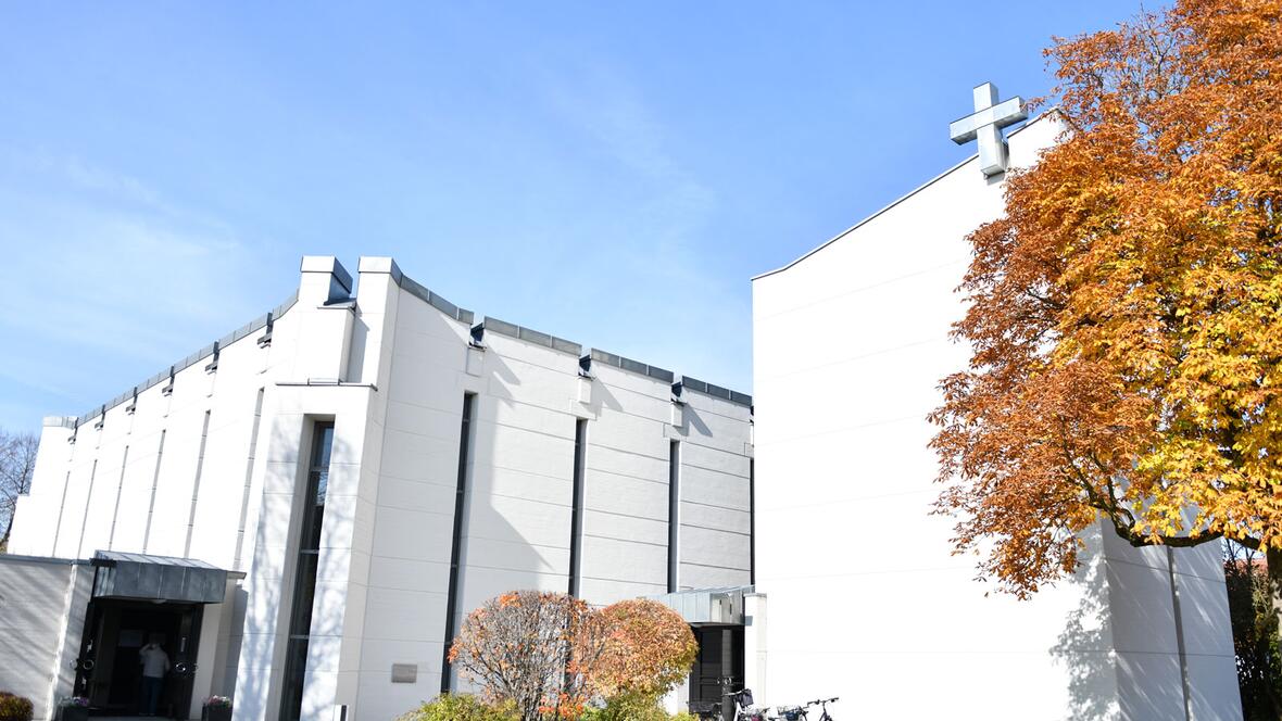 Die Kirche "Zum Auferstandenen Herrn" in Leitershofen