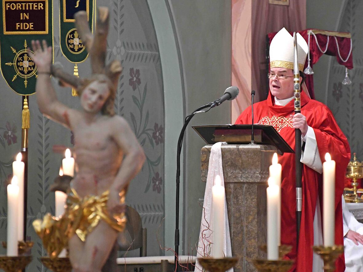 Bischof Bertram predigte zum Abschluss der Sebastianioktav 2021. (Fotos: Nicolas Schnall / pba)