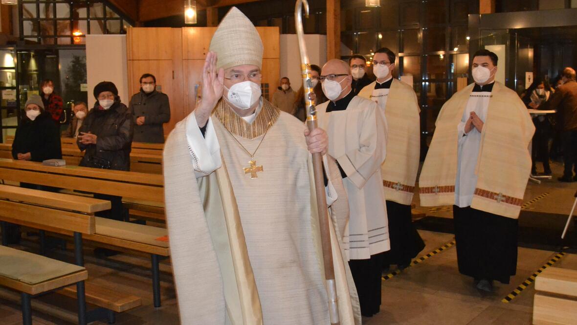 Zum Gedenken des hl. Thomas von Aquin feierte Bischof Bertram ein Pontifikalamt in der Kirche Zum Guten Hirten im Augsburger Universitätsviertel (Fotos: Michael Rösch / KHG Augsburg).