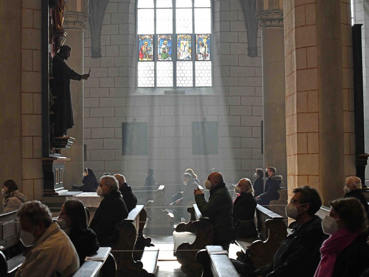 Auch an den Kar- und Ostertagen werden unter Einhaltung des Infektionsschutzkonzepts Gottesdienste mit Gläubigen stattfinden. (Archivfoto: Nicolas Schnall / pba) 