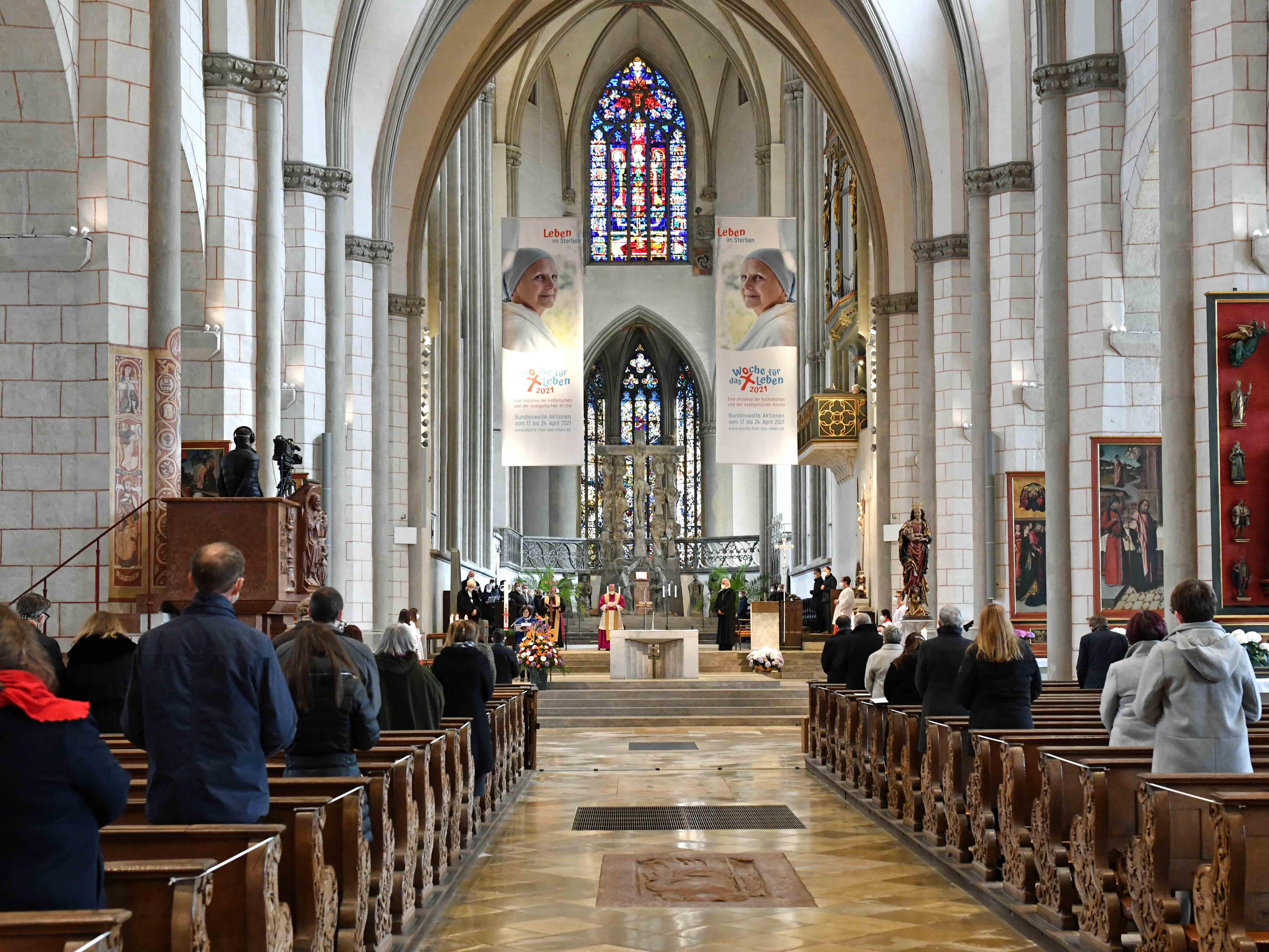 Eröffnungsgottesdienst der Woche für das Leben 2021 in Augsburg unter Corona-Bedingungen (Foto: Nicolas Schnall / pba)