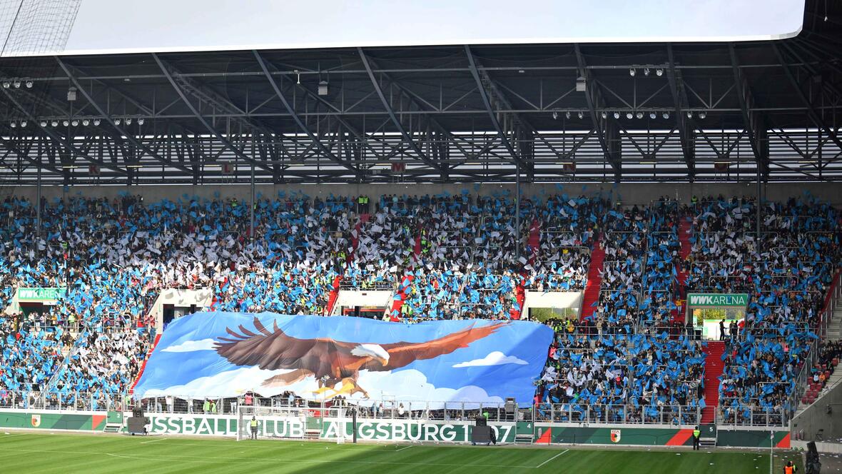 50 Jahre Schulwerk der Diözese Augsburg: Die WWK Arena sah nicht nur eine außergewöhnliche, zum Motto der Jubiläumsfeier passende Choreo, sondern atmete an diesem Tag einen ganz besonderen Teamgeist. (Fotos: Nicolas Schnall / pba)