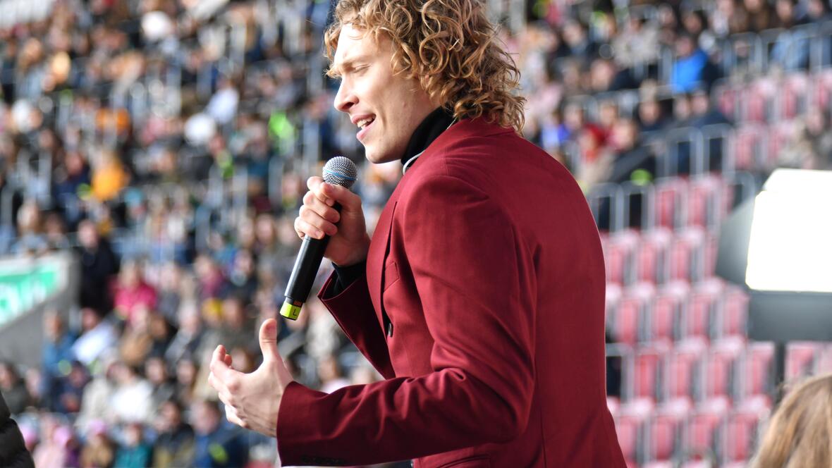 heimspiel-mit-mehr-als-20-000-geburtstagsgaesten4901178