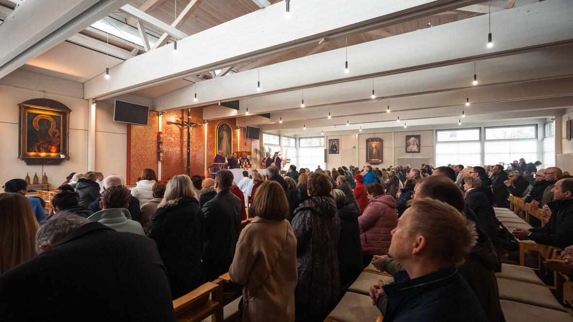 Gemeinsam in der Gesellschaft wirken: Die Kirche "Zur Göttlichen Barmherzigkeit" der polnischen Gemeinde in Augsburg feiert dreißig Jahre Kirchweih (Fotos: Julian Schmidt / pba)