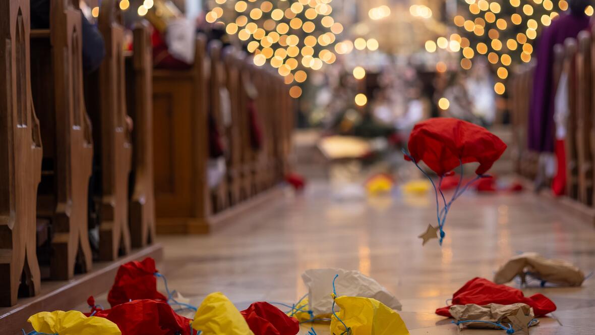 ...und regnete sanft zu den begeisterten Gottesdienstbesuchern hinab.