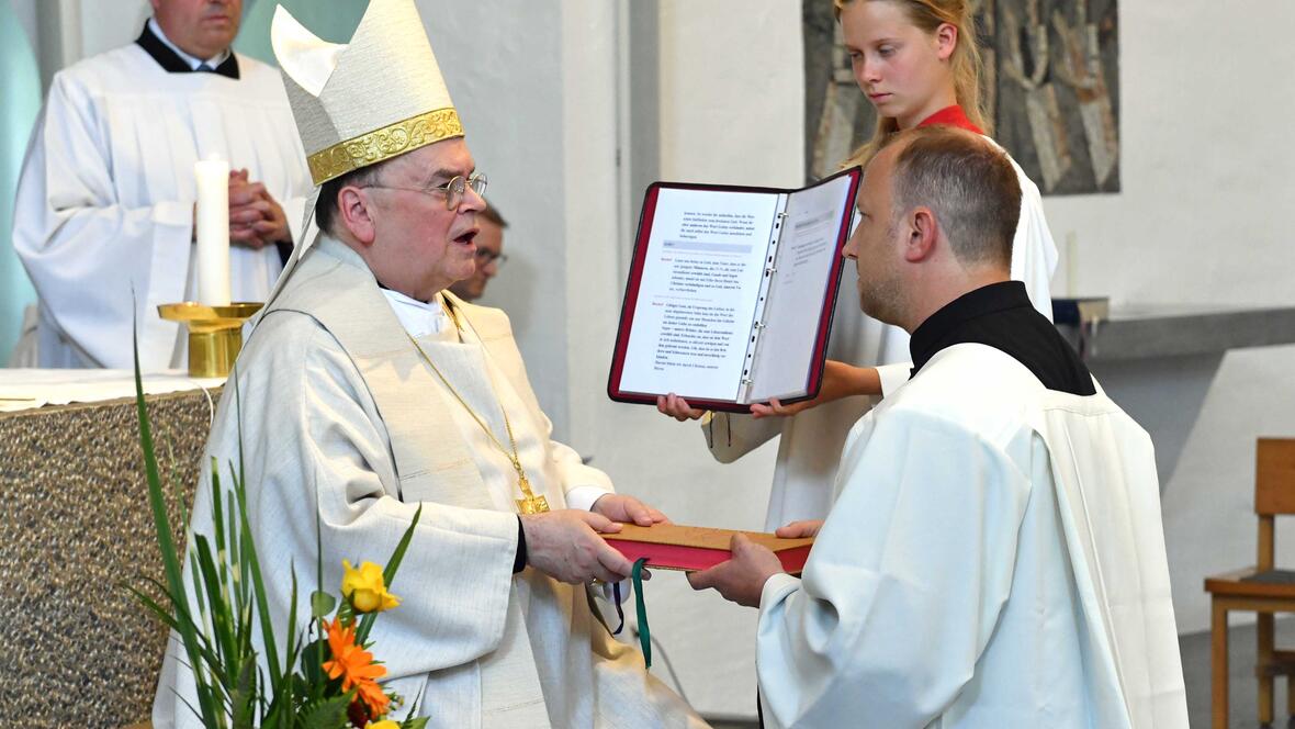 Übertragung des Lektorendienstes (Fotos: Nicolas Schnall / pba) 