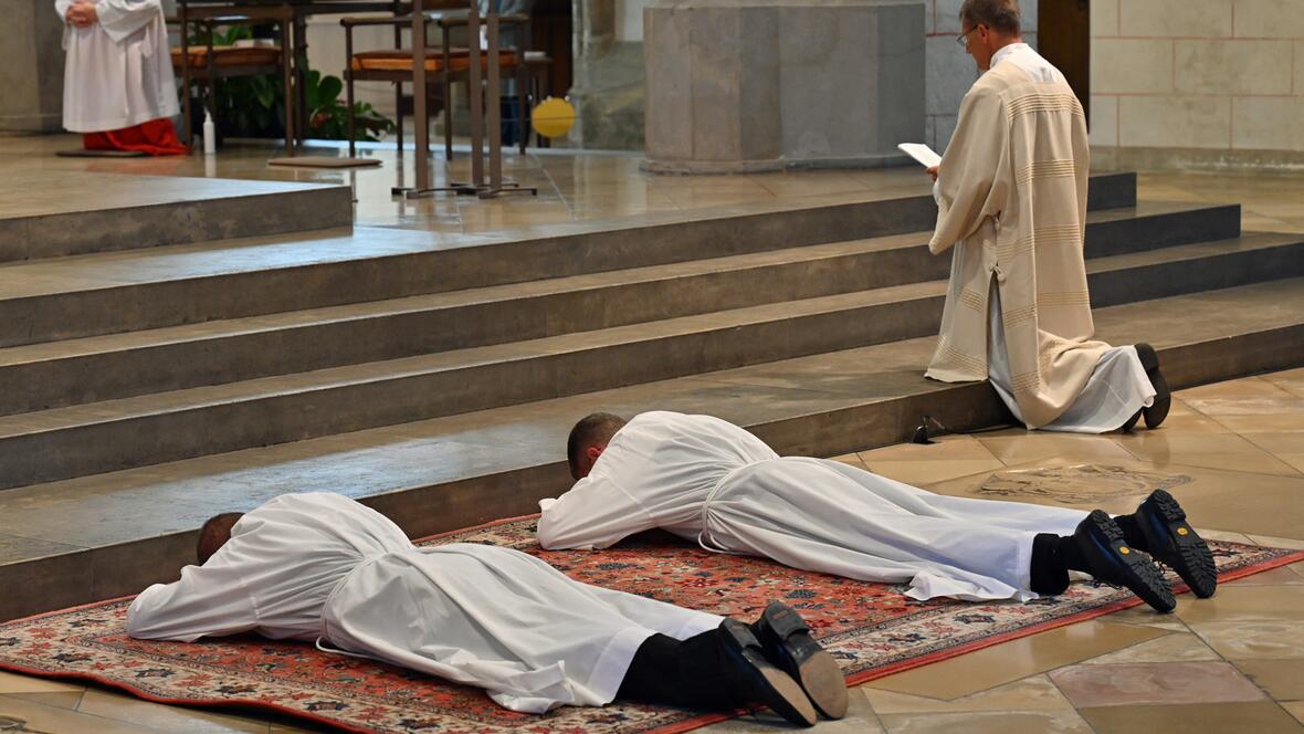 "Bleiben Sie auf dem Boden, auf den Sie sich bei Ihrer Weihe gelegt haben."