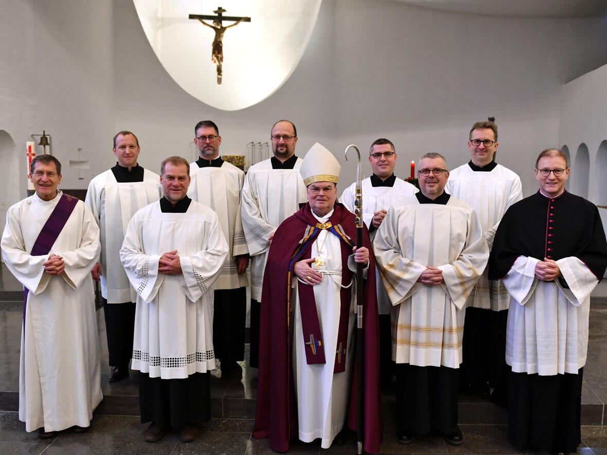 Nach der Aufnahme unter die Weihekandidaten für den Ständigen Diakonat. (Foto: Nicolas Schnall / pba)