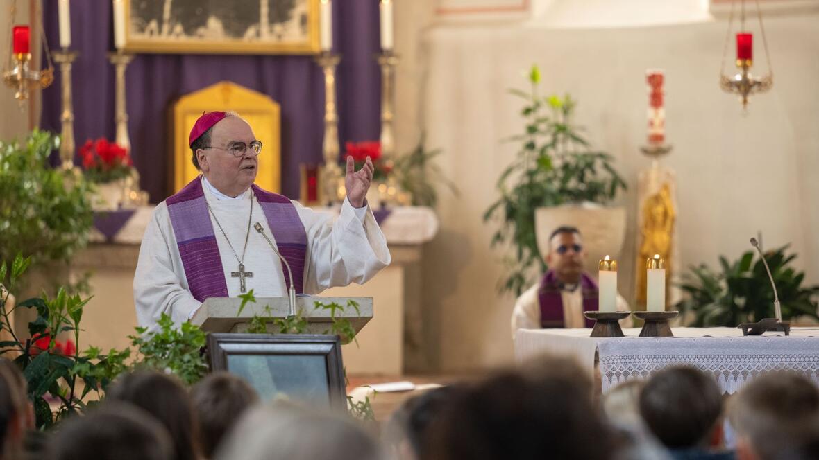 Zu Beginn der Eröffnung wurde ein Wortgottesdienst in St. Michael gefeiert.