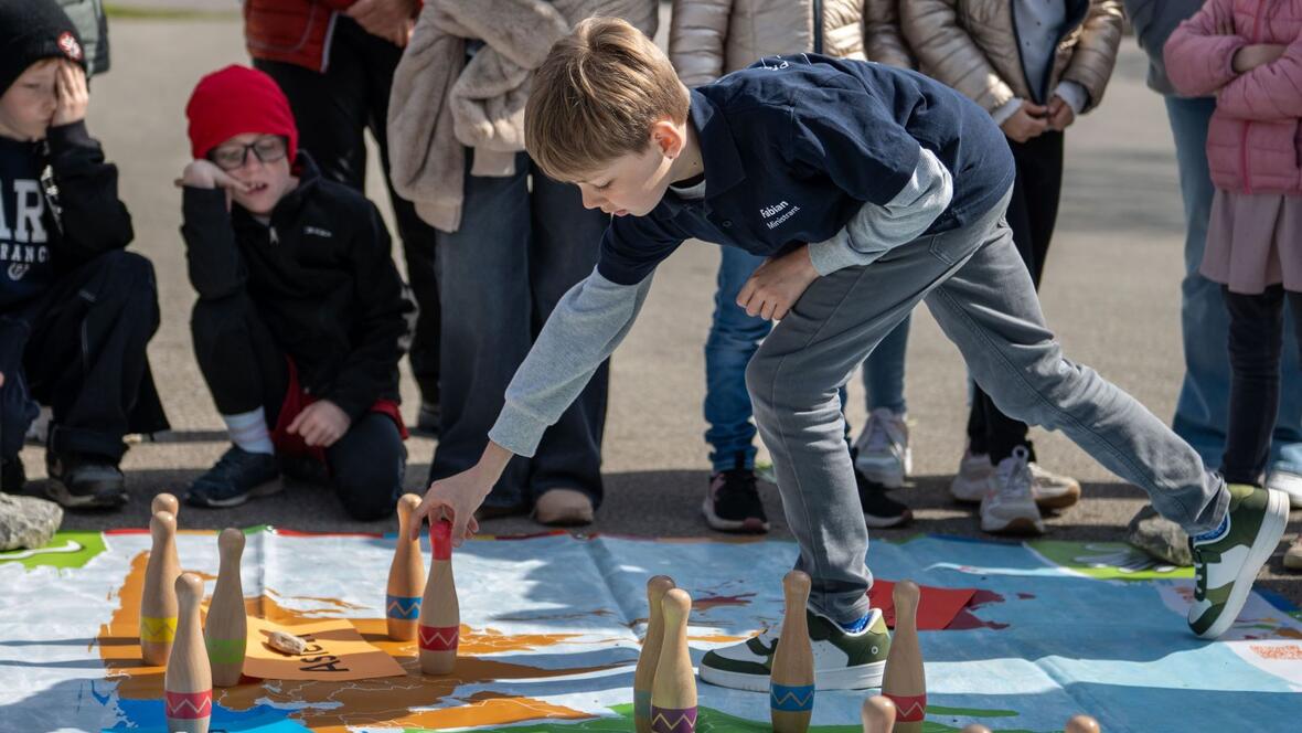 Im Programmteil konnten die Kinder unter anderem spielerisch mehr über Recht und Unrecht in der Welt erfahren.