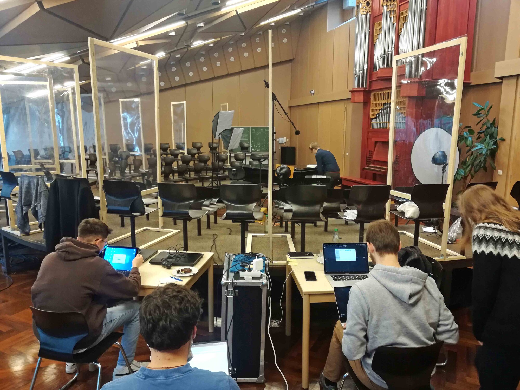 Aufnahmestudio im Hassler-Saal (Foto Augsburger Domsingknaben)