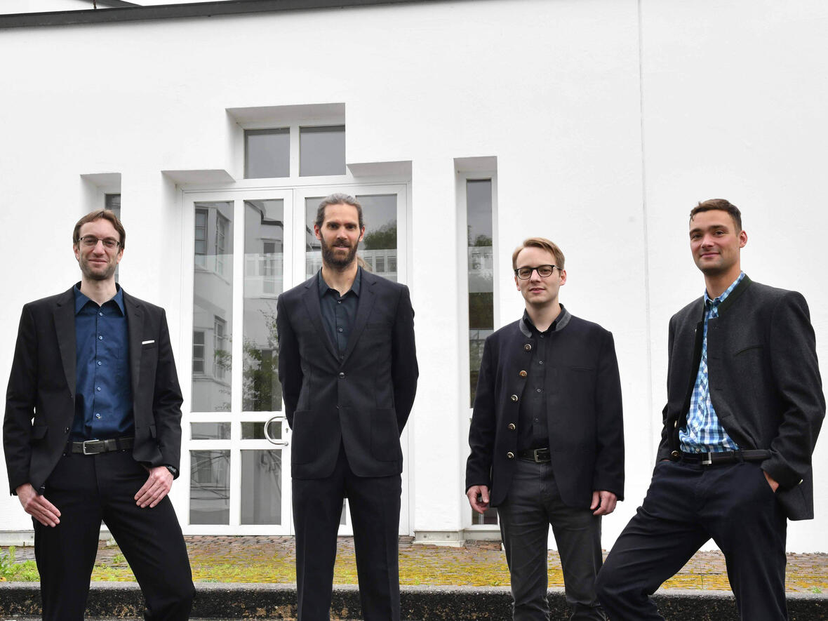 die-kandidaten-fuer-die-diakonenweihe-2020-v-l-michael-schmid-roland-weber-juergen-massinger-und-stefan-riedel-foto-daniel-jaeckel-pba3800293