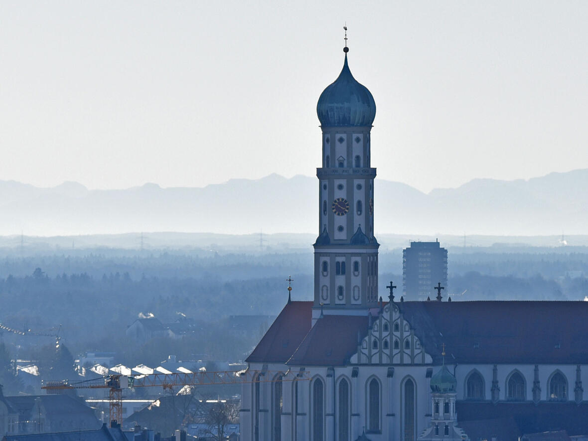 die-ulrichsbasilika-vom-noerdlichen-domturm-aus-gesehen-foto-nicolas-schnall-pba3800630