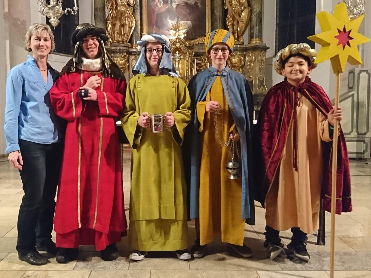 die-sternsinger-aus-st-georg-und-michael-in-augsburg-goeggingen-duerfen-die-kanzlerin-besuchen3627405
