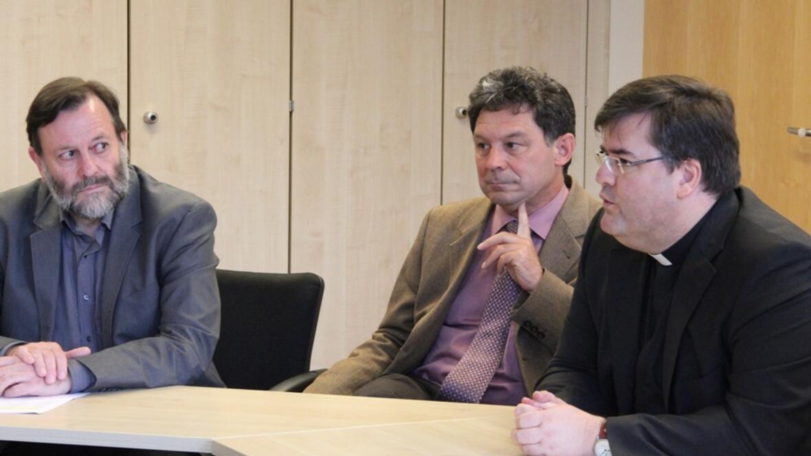 (v.l.) Der Leiter der Präventionsmaßnahme Hubert Kohle, Dr. Anton Schuster vom Fachbereich Fortbildung pastoraler Berufsgruppen und Domkapitular Harald Heinrich. 