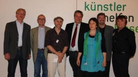 V.l. die Ausstellungskuratoren mit Pfarrer Nikolaus Hueck (evangelisch), Pfarrer Helmut Haug (katholisch) und dem 2. SkM-Vorsitzenden Bernd Görlitz.