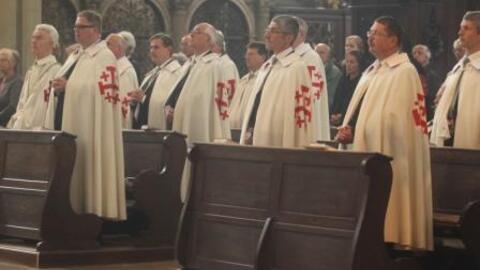 Die Damen und Ritter vom Heiligen Grabe zu Jerusalem (2.v.l. Ltd. Komtur Dr. K. Donaubauer) feierten den Jahrestag der Promulgation ihrer Komturei in Ordenstracht. 