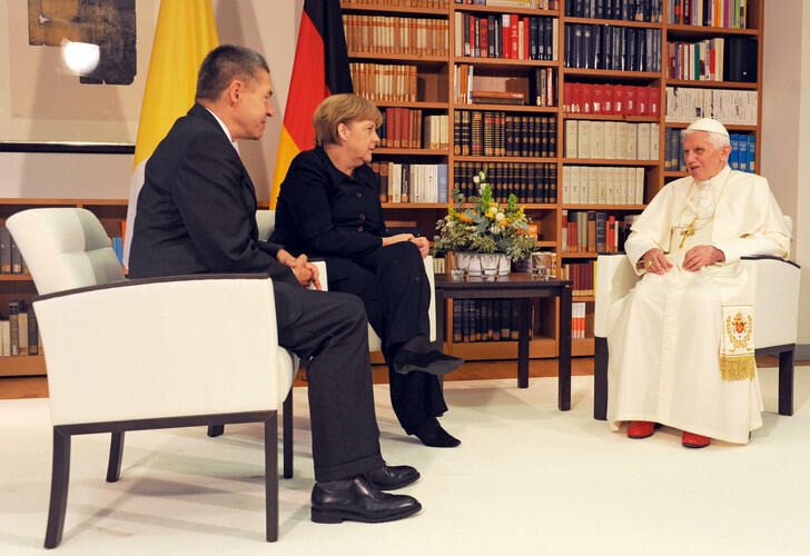 Joachim Sauer, Ehemann von Angela Merkel und Professor für physikalische und theoretische Chemie an der Humboldt-Universität zu Berlin, Bundeskanzlerin Angela Merkel, Papst Benedikt XVI.