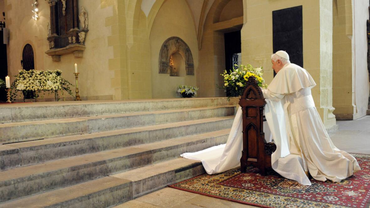 Besuch von Papst Benedikt XVI. am 23. September 2011 im Sankt Marien Dom in Erfurt. Gebet.