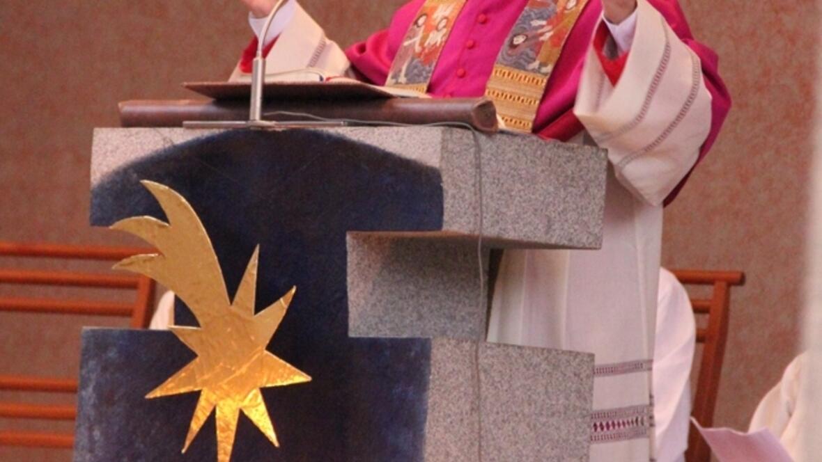 Prälat Dr. Bertram Meier dankte den Kindern und Jugendlichen für ihren wichtigen Dienst.