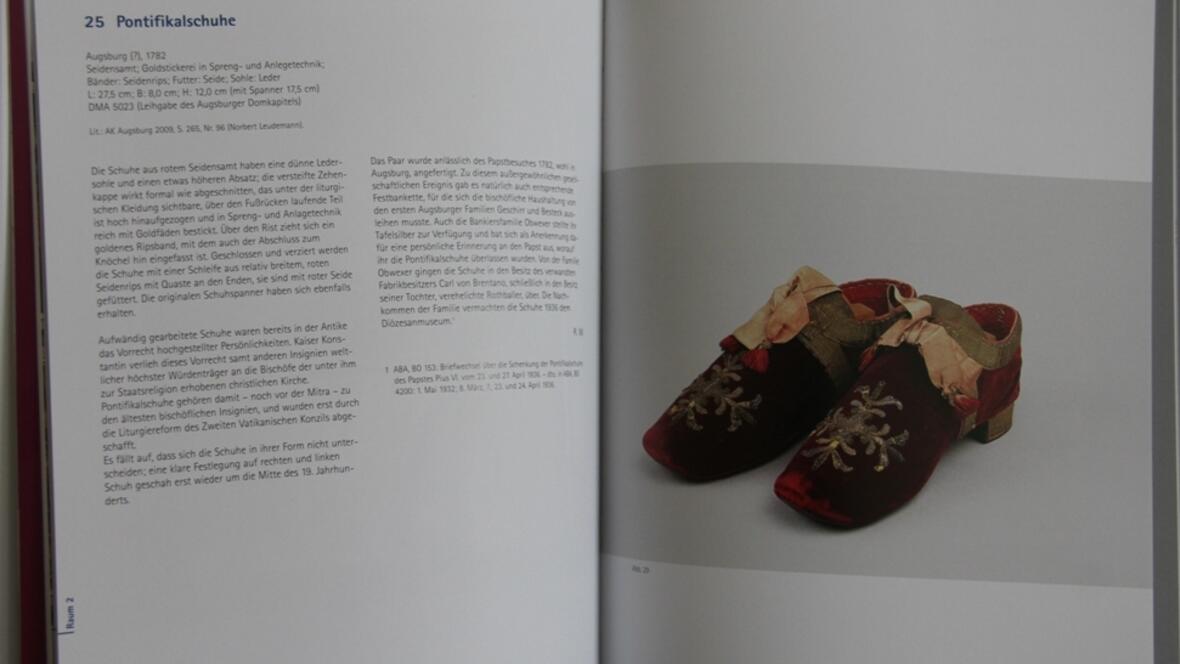 Pontifikalschuhe aus Seidensamt, Augsburg (?), 1782