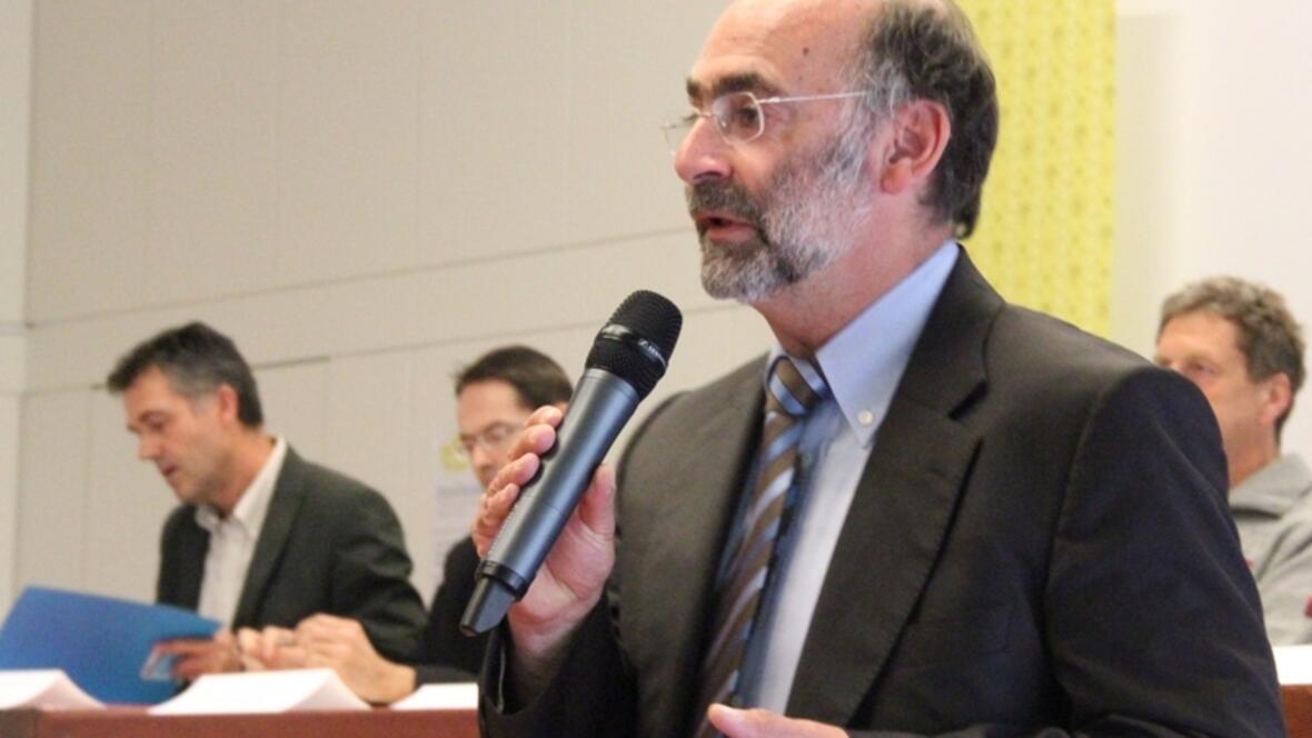 Bernhard Rößner, Leiter der Abteilung Schule und Religionsunterricht, freut sich über das große Interesse am Schnuppertag "Lust auf Theologie?" an der Universität Augsburg.