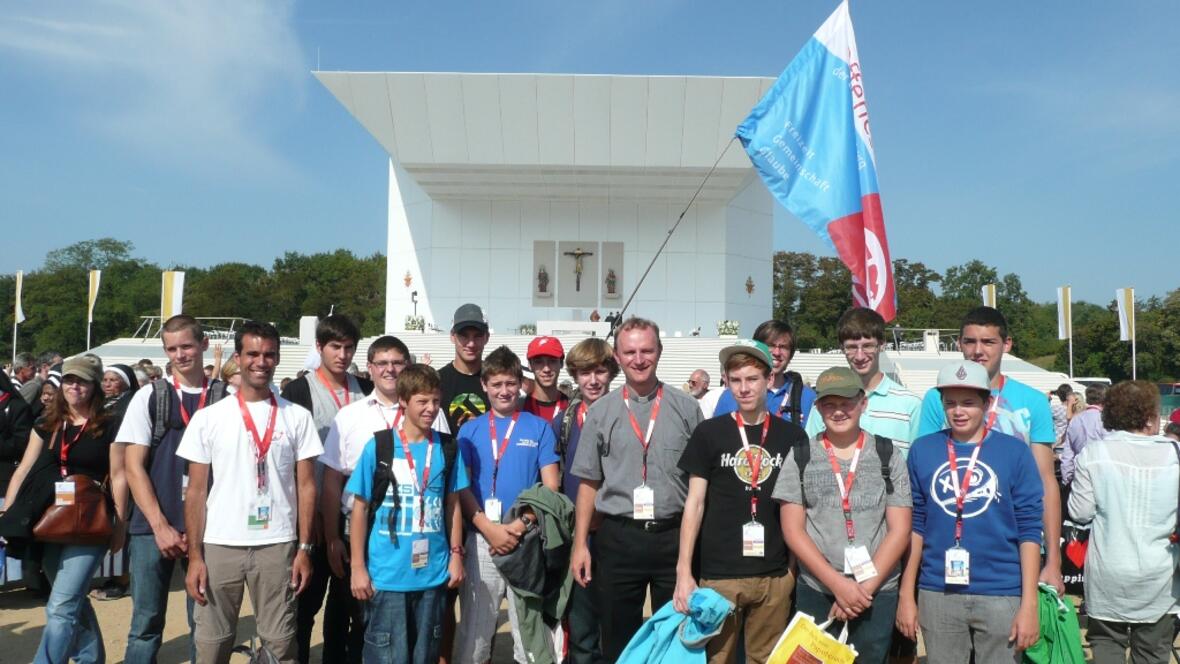 jugendliche-des-offenen-seminars-beeindruckt-von-begegnung-mit-papst-benedikt-in-freiburg575232