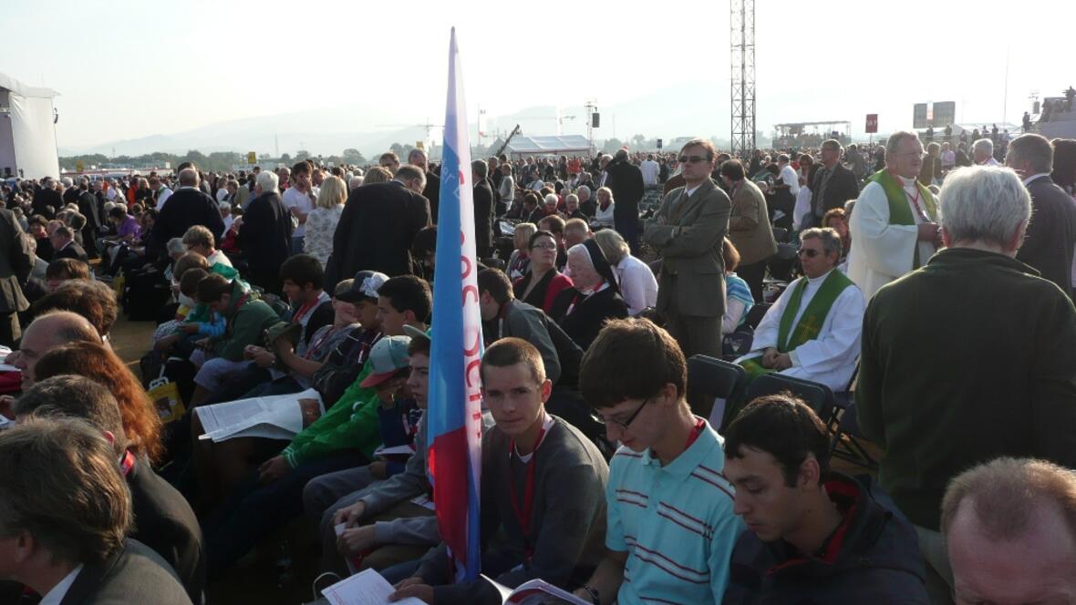 jugendliche-des-offenen-seminars-beeindruckt-von-begegnung-mit-papst-benedikt-in-freiburg575238