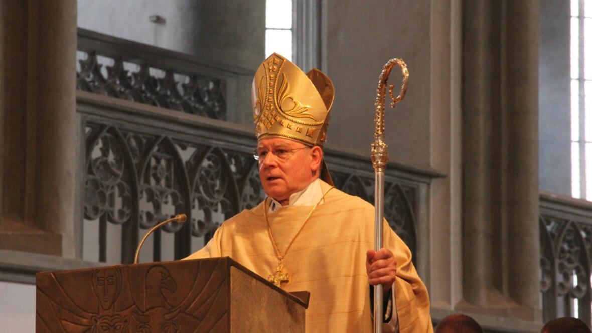 Bischof Konrad Zdarsa während der Predigt. 