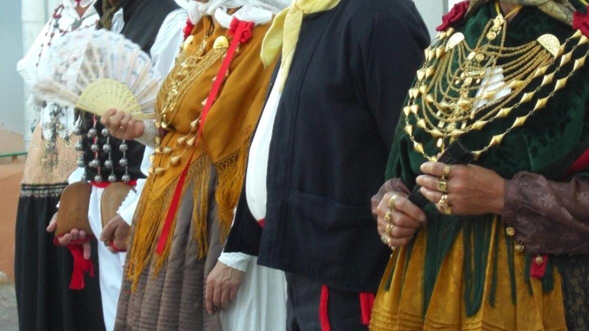 Die traditionelle spanische Tracht reicht weit über das 16. Jahrhundert hinaus zurück. Die Gewänder sind aus unterschiedlichen Epochen.