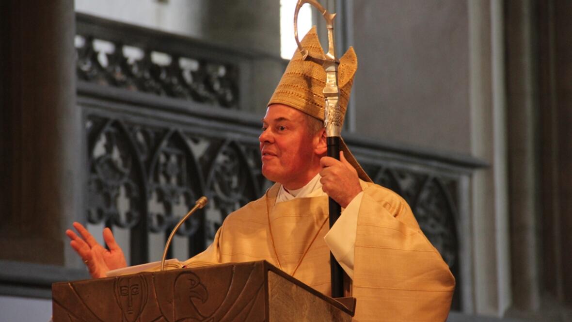 Weihbischof Dr. Dr. Anton Losinger sagte zu den jungen Lehrern: "Sie sind Türöffner für den Glauben". 