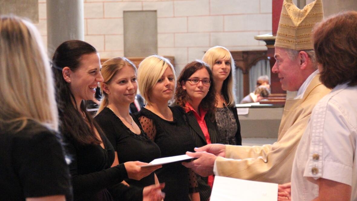 kirchliche-lehrerlaubnis-an-114-junge-lehrer-ueberreicht526982