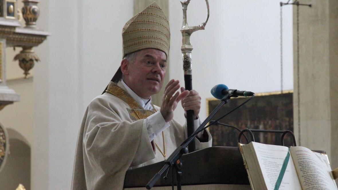 Weihbischof Dr. Dr. Anton Losinger zelebrierte die Heilige Messe für die Schüler des Schulwerks. 