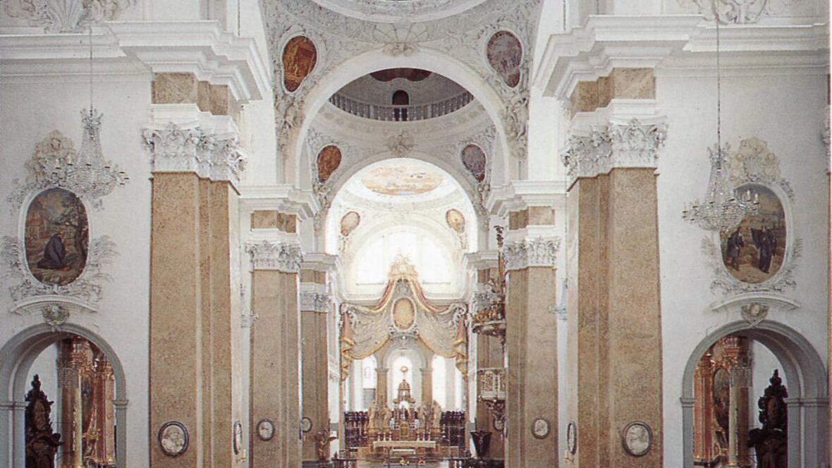 Innenansicht der Stadtpfarrkiche St. Mang in Füssen