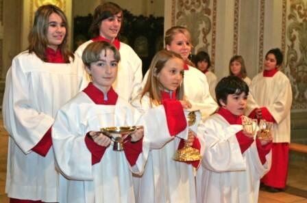 Alle teilnehmenden Ministranten werden gebeten, ihre Gewänder zum Ministrantentag mitzubringen.