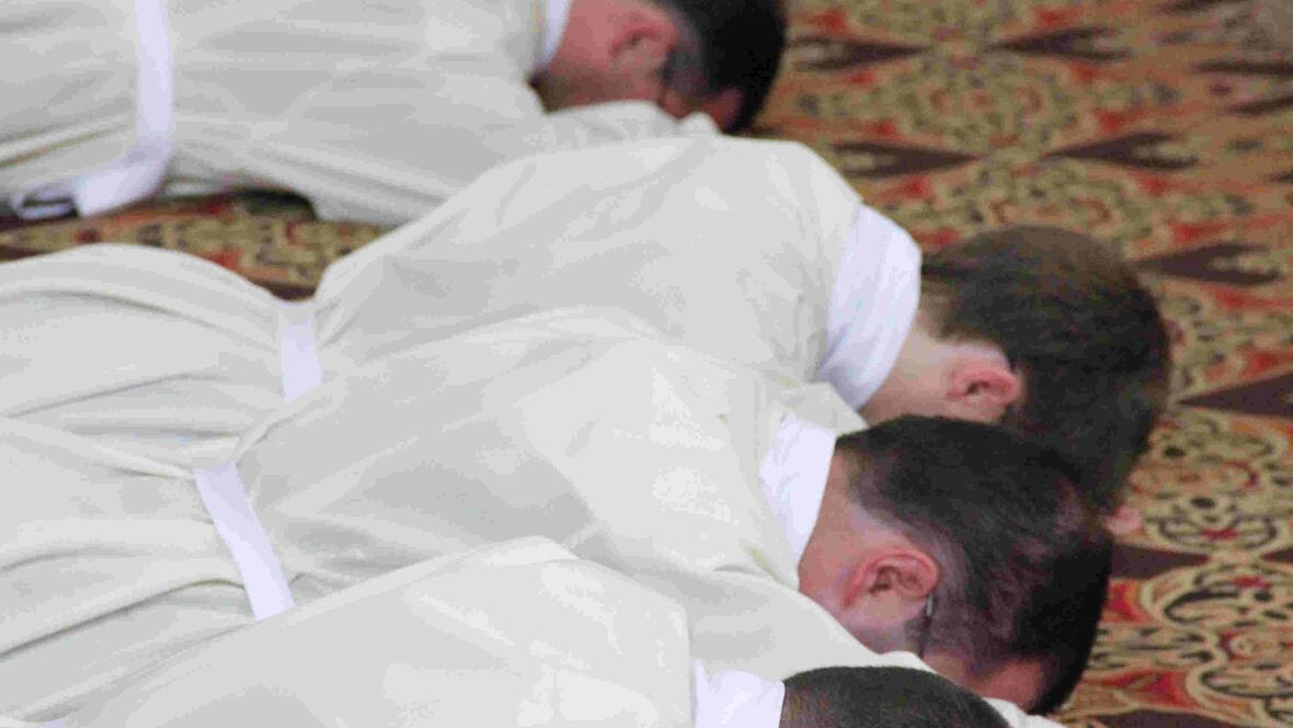 sechs-maenner-zu-diakonen-geweiht487952