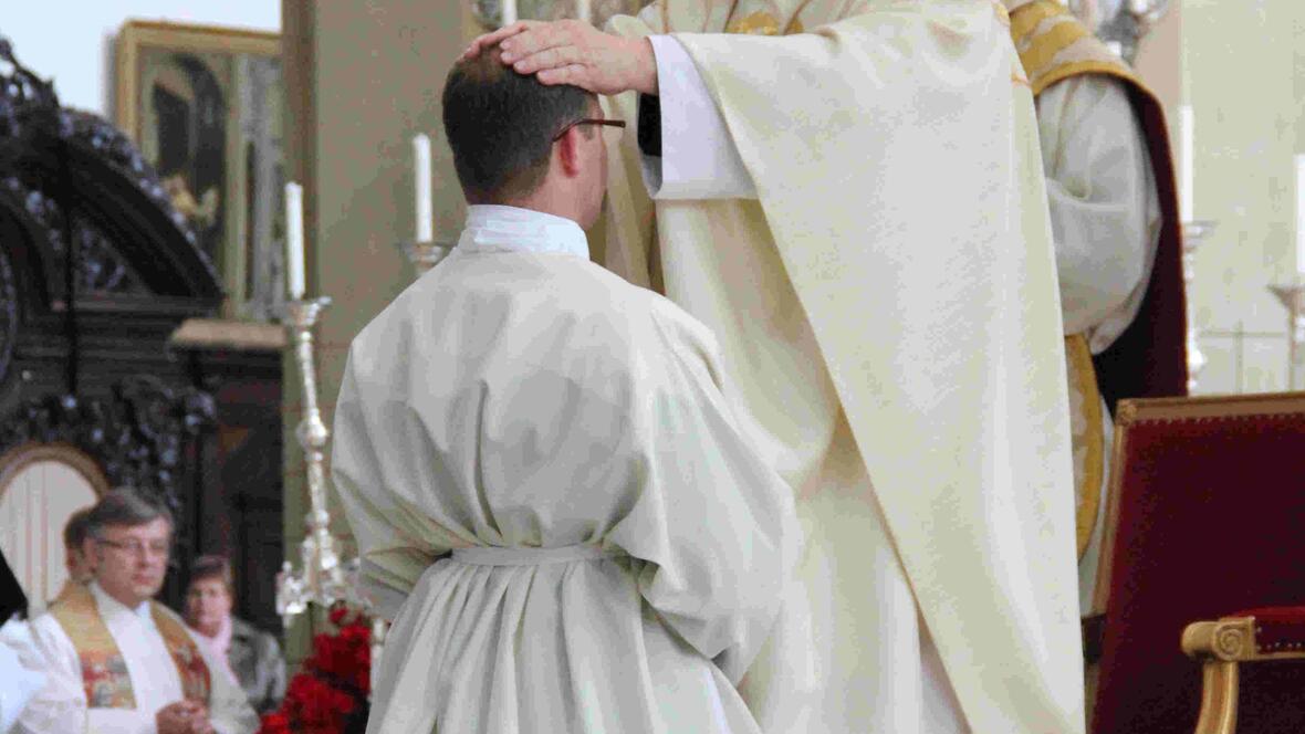 sechs-maenner-zu-diakonen-geweiht487961