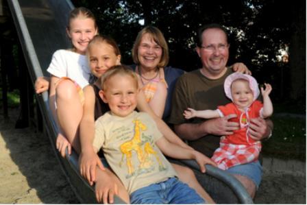 Karin und Oliver Walter mit ihren Kindern Miriam, Evelyn, Sebastian und Aurelia