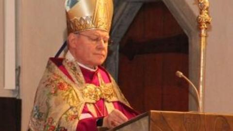 Bischof Dr. Konrad Zdarsa eröffnete den Marienmonat Mai mit einer feierlichen Maiandacht im Augsburg Mariendom.