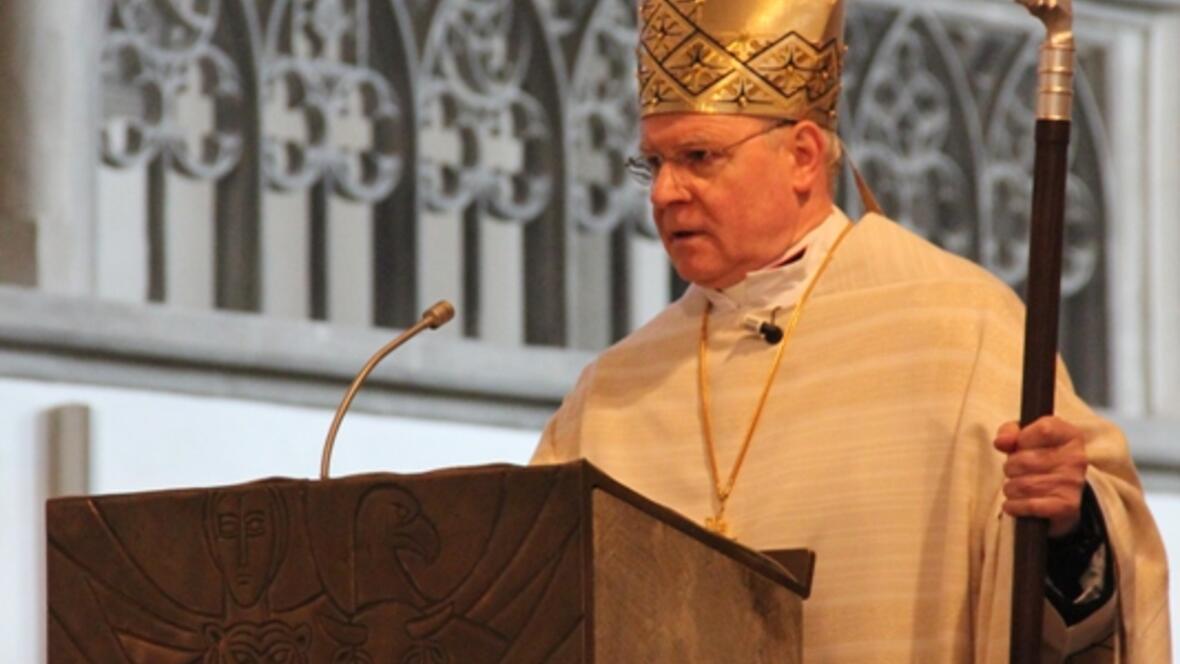 bischof-zdarsa-weiht-die-heiligen-oele476362