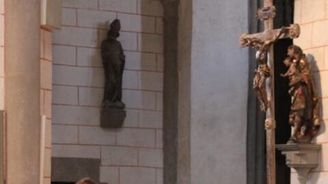 bischof-zdarsa-zelebriert-karfreitagsliturgie-im-augsburger-dom477986