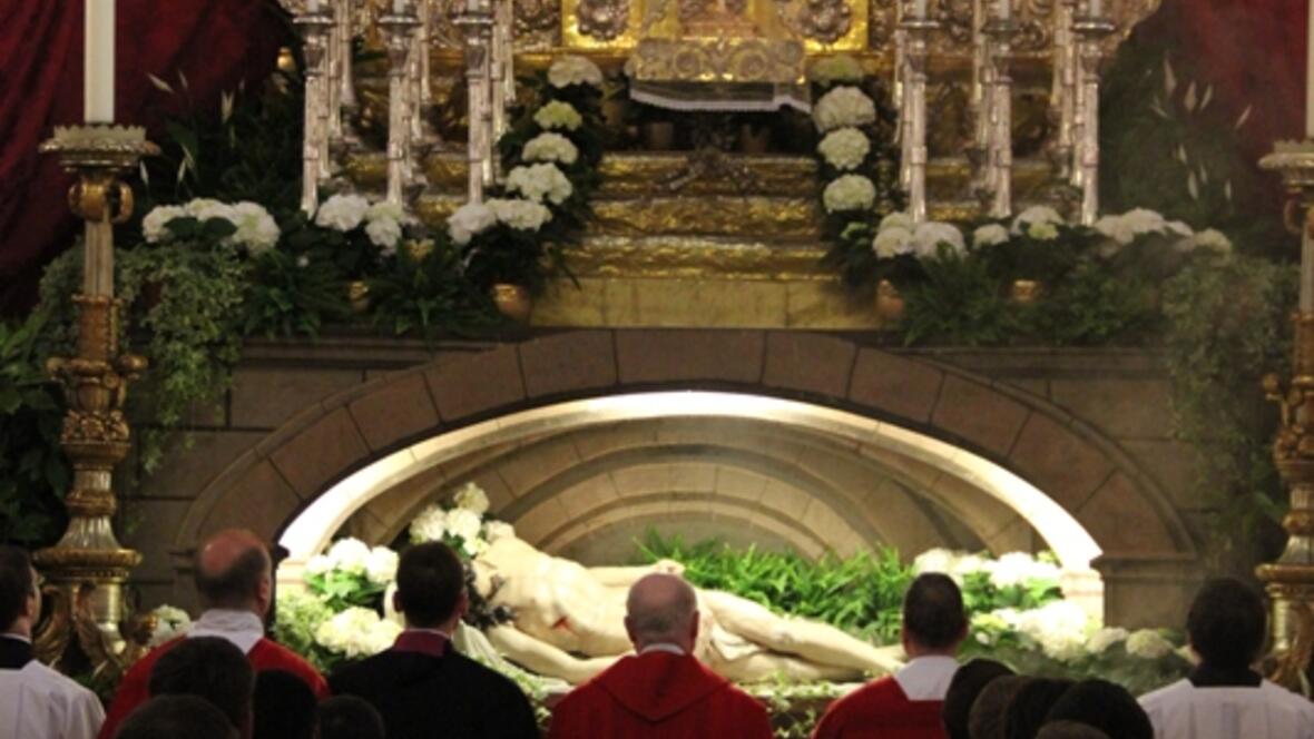 bischof-zdarsa-zelebriert-karfreitagsliturgie-im-augsburger-dom477998