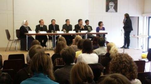 (v.r.) Angelika Maucher, Axel Herschke, Josef Erhard, Regens Martin Straub, Alois Knoller, Pfarrer Bernhard Waltner und Sr. Veronika informierten über Berufe mit einem Theologiestudium. 